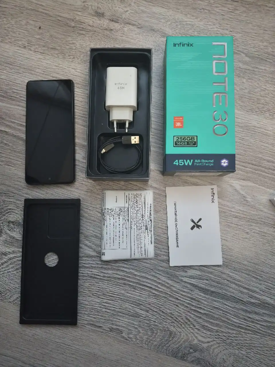 Продажа вещей на барахолке в Мытищах