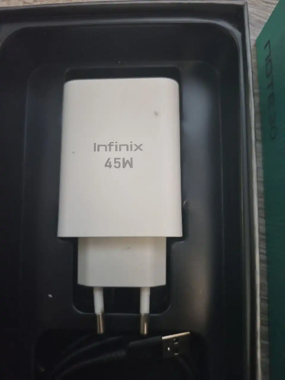 Продажа вещей на барахолке в Мытищах