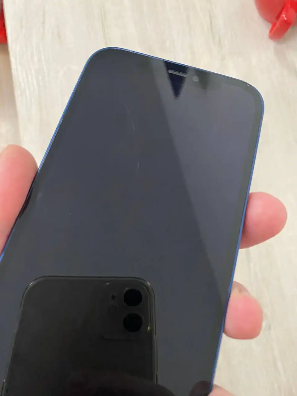 Айфон 12 с трещиной на стекле