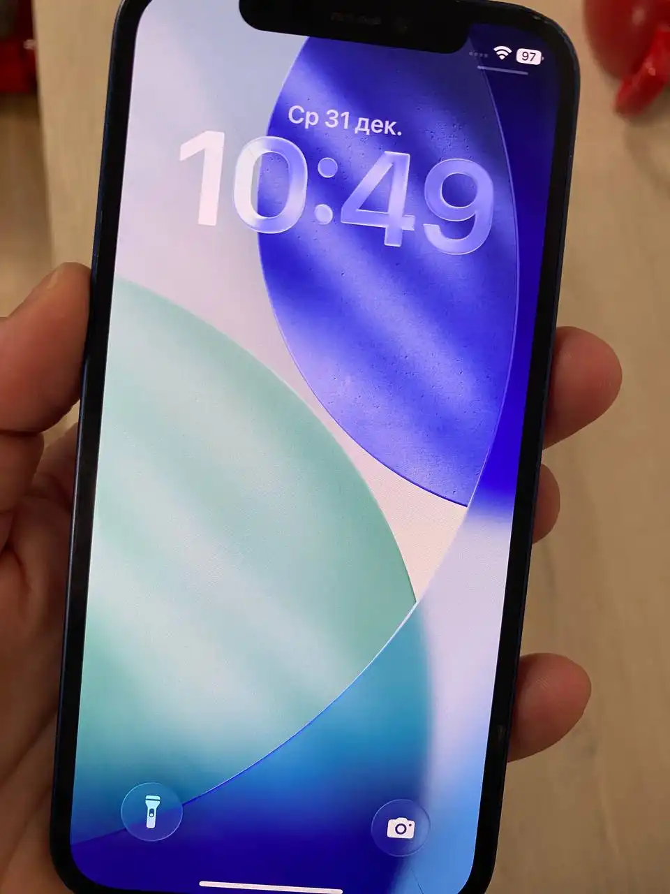 Айфон 12 с трещиной на стекле