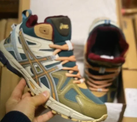 Кроссовки ASICS зимние размер 42 - Одежда в Мытищи