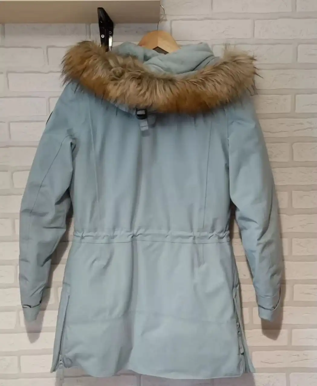 Продам зимнюю фирменную куртку Decathlon