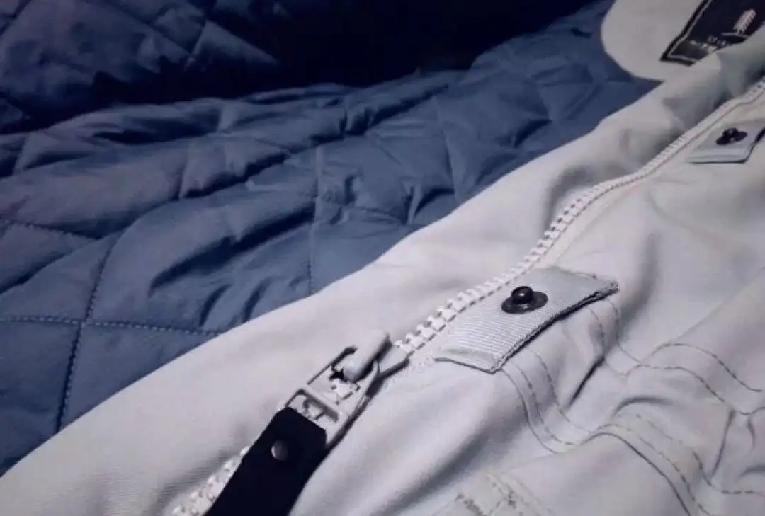 Продам зимнюю фирменную куртку Decathlon