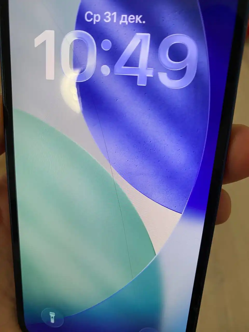 Айфон 12 с трещиной на стекле
