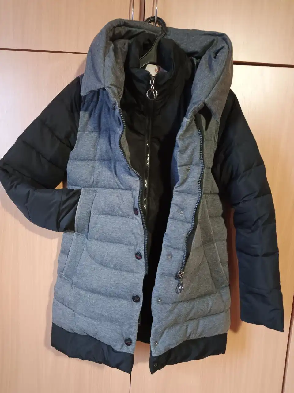 Зимние женские куртки б/у, размер 42