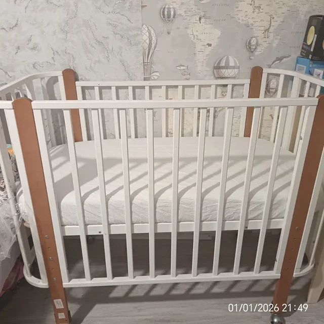 Кроватка детская из цельного дерева с матрасом и аксессуарами - Товары для детей в Мытищи