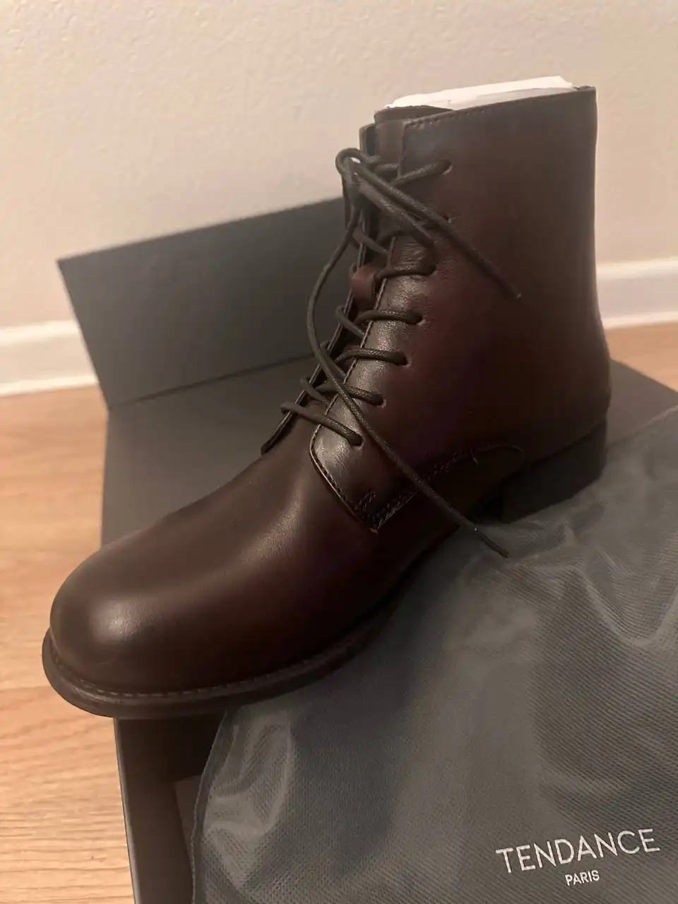 Новые кожаные ботинки 37.5-38 размера