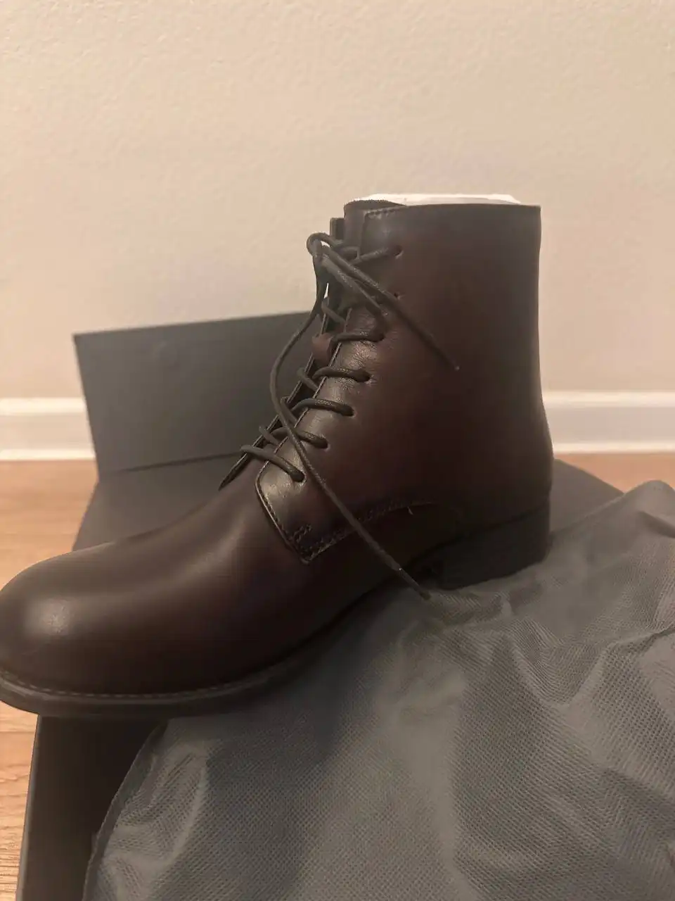 Новые кожаные ботинки 37.5-38 размера