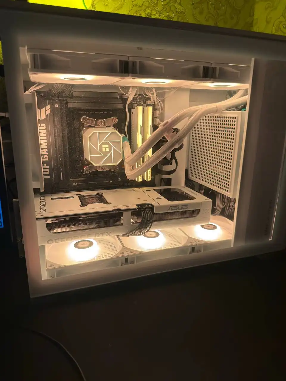 Игровой компьютер AMD Ryzen 5 9600X, RTX 5070, 32 ГБ ОЗУ, 1 ТБ SSD