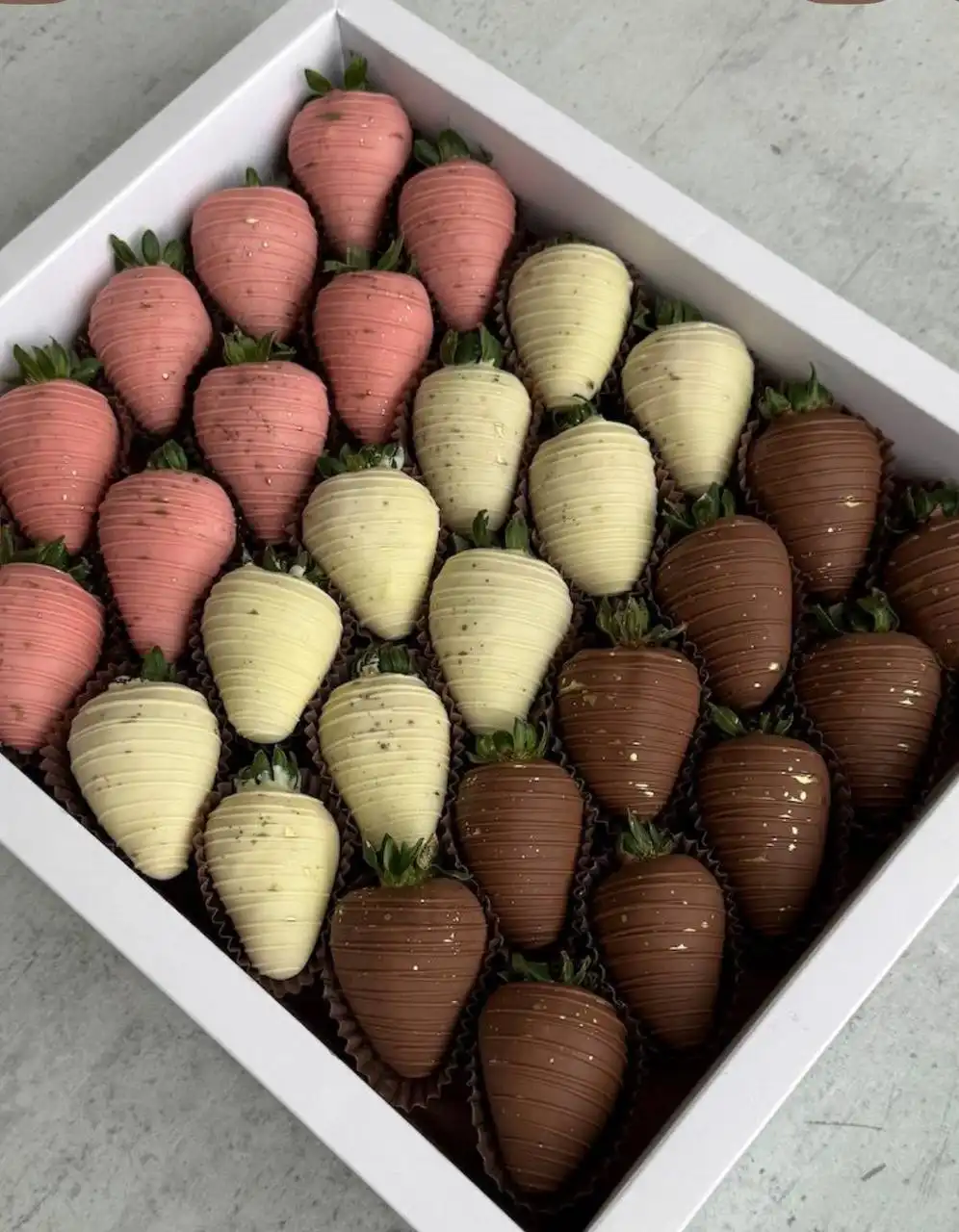 Десерты и торты из клубники и голубики в шоколаде