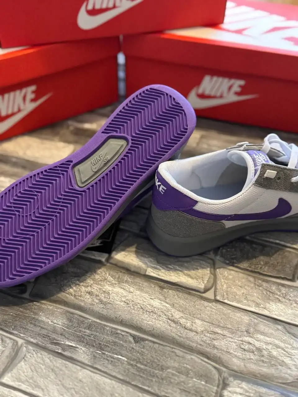 Продам мужские кроссовки новые