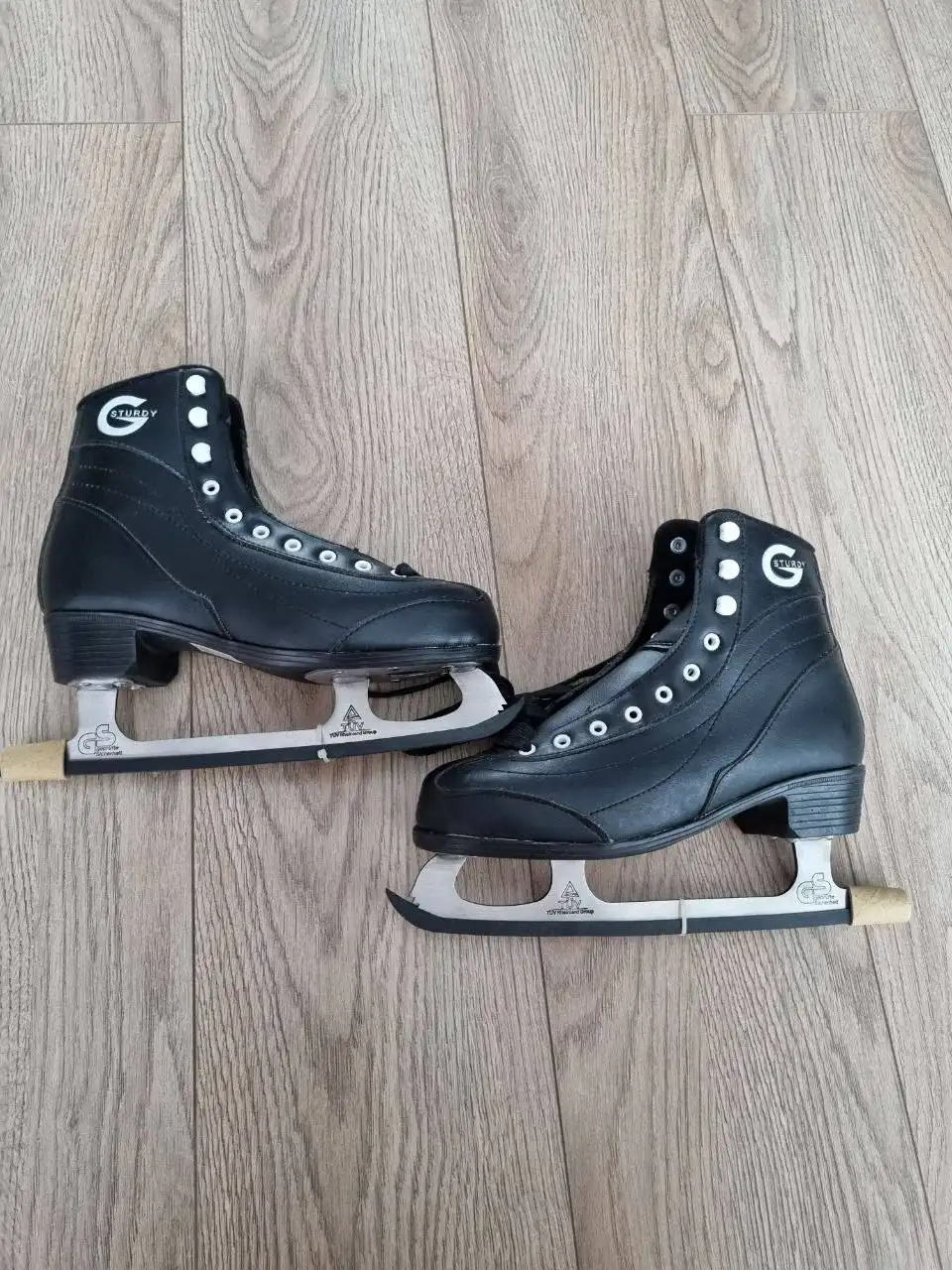 Новые фигурные коньки 39-го размера - Барахолка в Мытищи