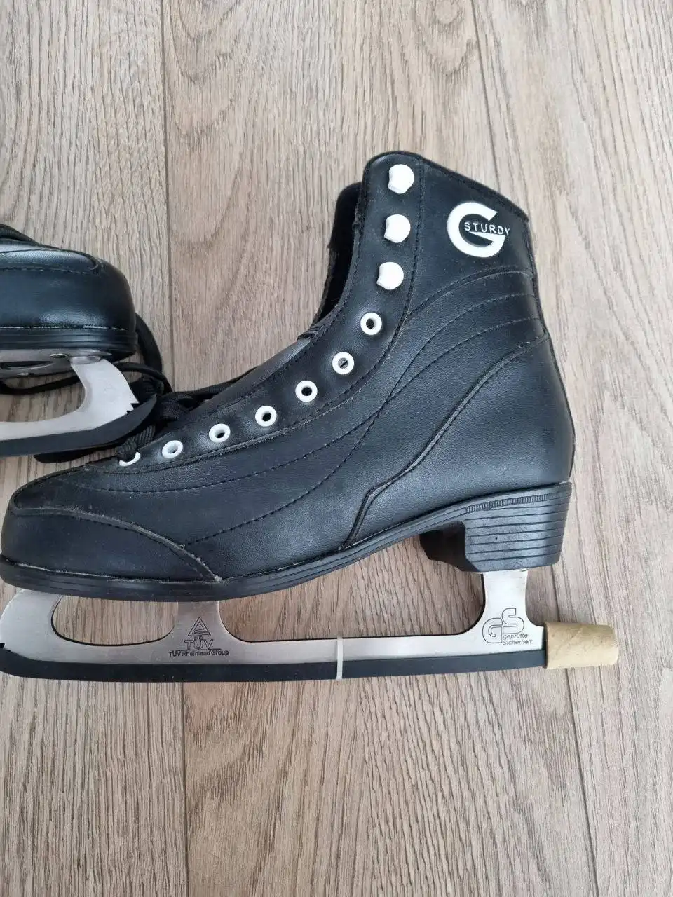 Новые фигурные коньки 39-го размера - Барахолка в Мытищи