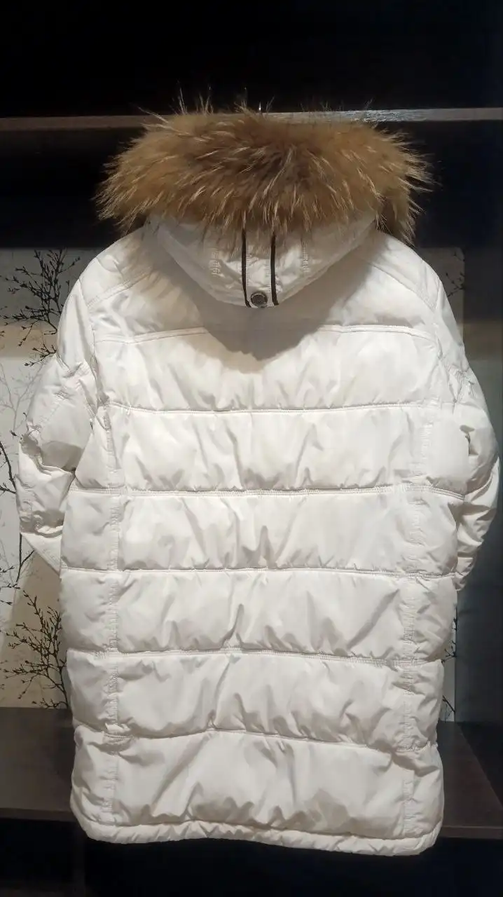 Продам пуховик 50 размер, Италия, натуральный мех отстёгивается - Верхняя одежда (Одежда) в Мытищи