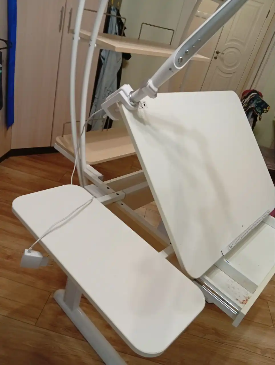 Растущая парта со стулом и полочкой - Детская мебель (Барахолка) в Мытищи