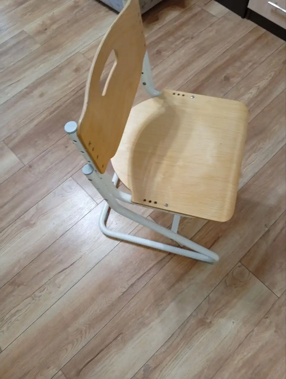 Растущая парта со стулом и полочкой - Детская мебель (Барахолка) в Мытищи