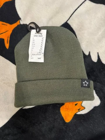 Шапка на девушку новая - Спортивная одежда и купальники в Мытищи