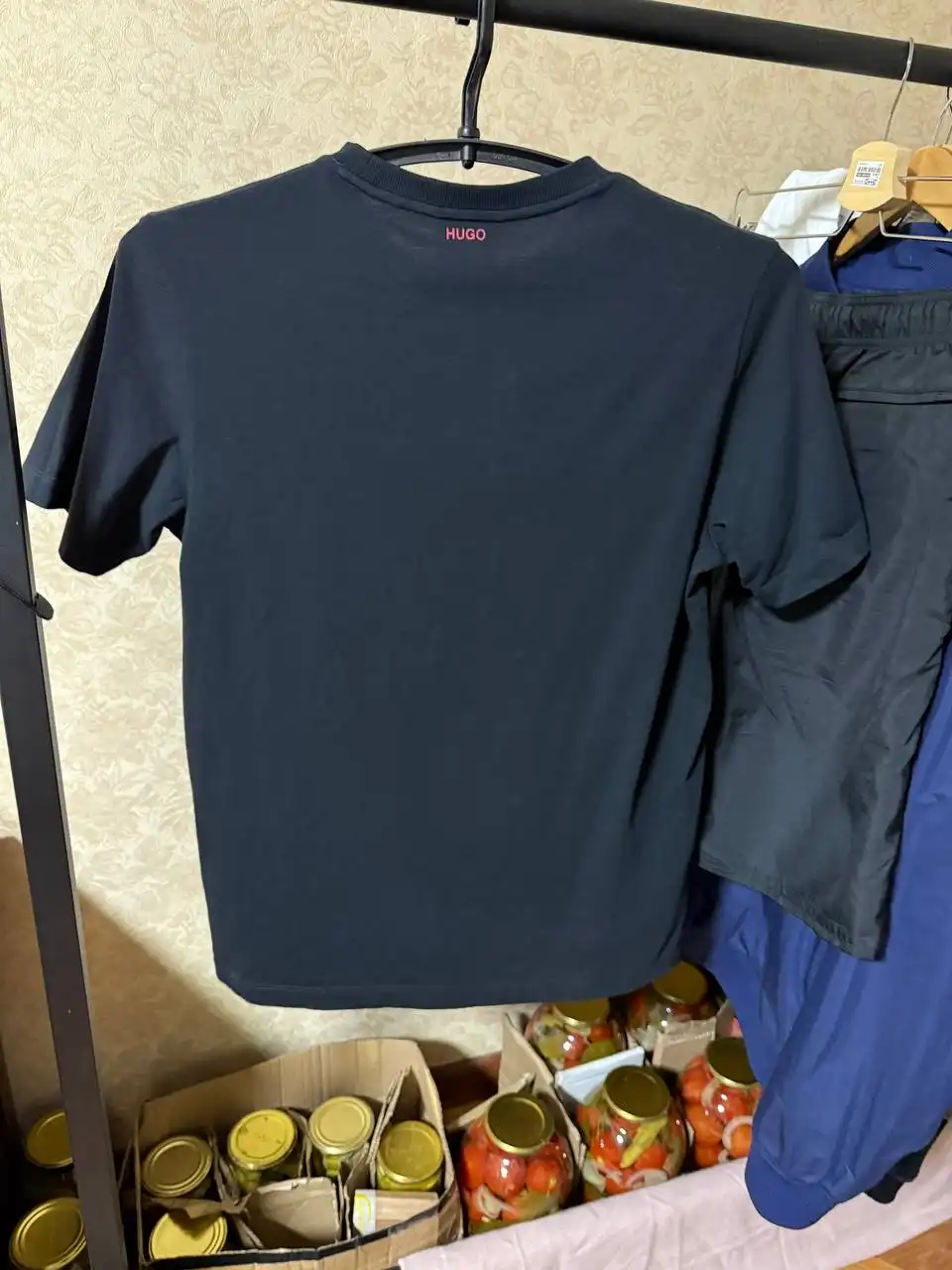 Продам футболку Hugo размер S - Футболки (Одежда) в Мытищи