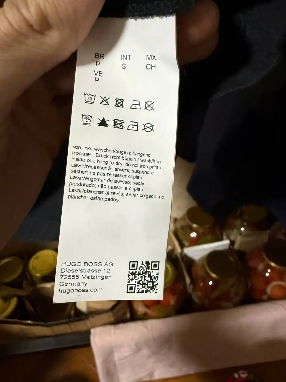 Продам футболку Hugo размер S - Футболки (Одежда) в Мытищи