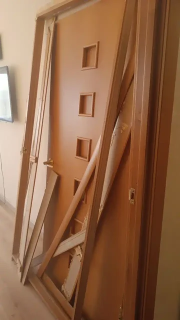 Отдам дверь межкомнатную бесплатно - Праздничные товары в Мытищи