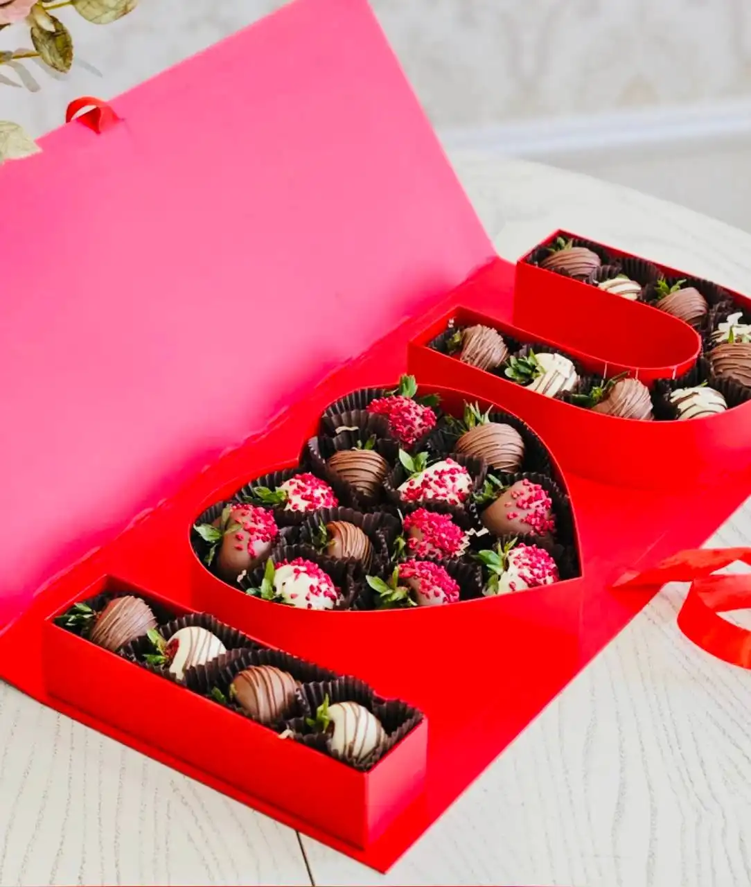 Подарки на День всех влюбленных: букеты из шоколадных цветов и клубники - Подарки (Барахолка) в Мытищи