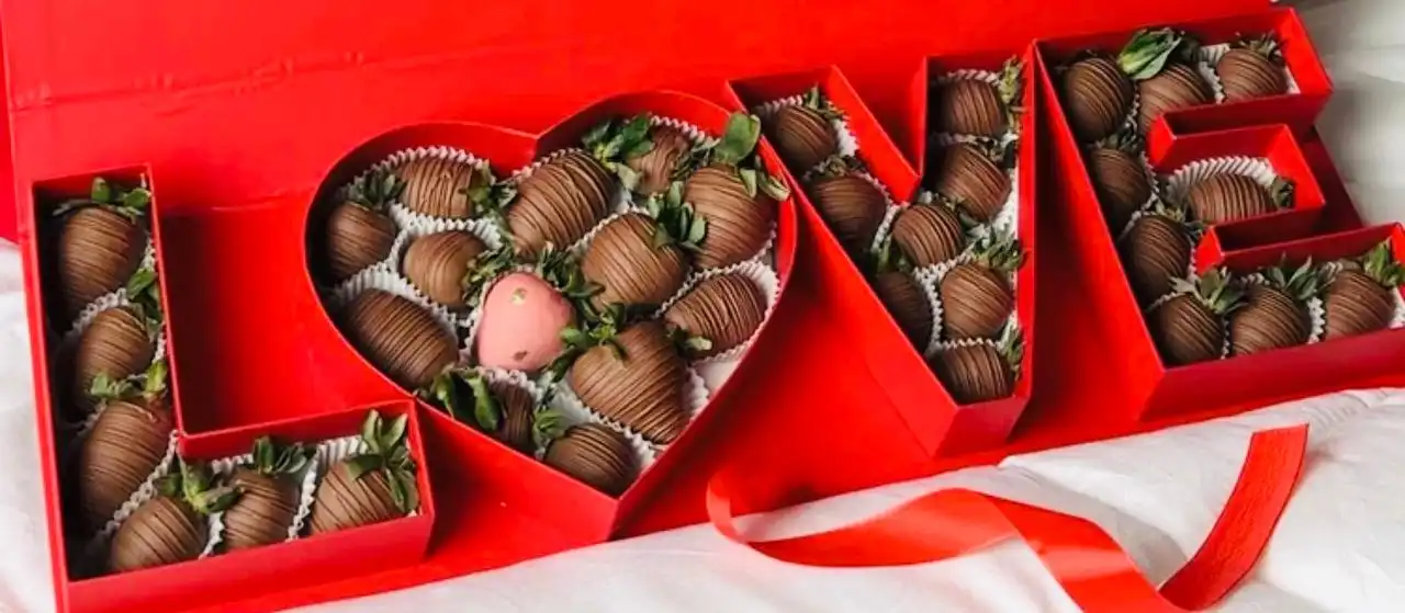 Подарки на День всех влюбленных: букеты из шоколадных цветов и клубники - Подарки (Барахолка) в Мытищи
