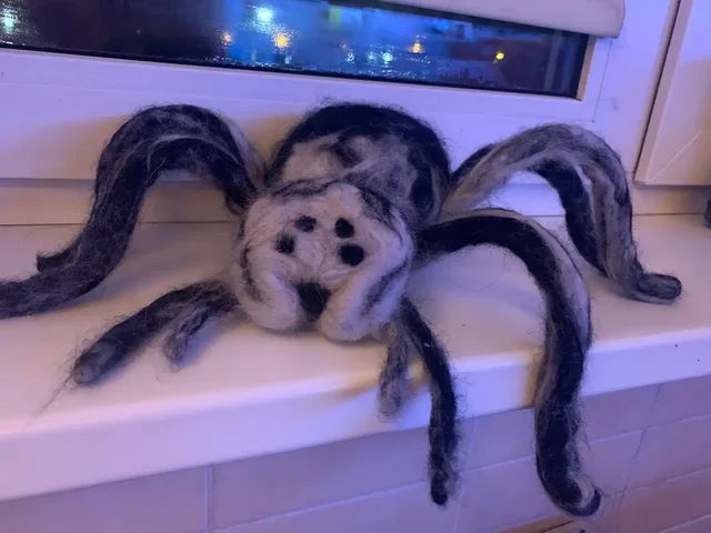 Паук из шерсти в технике валяния - Спорттовары в Мытищи