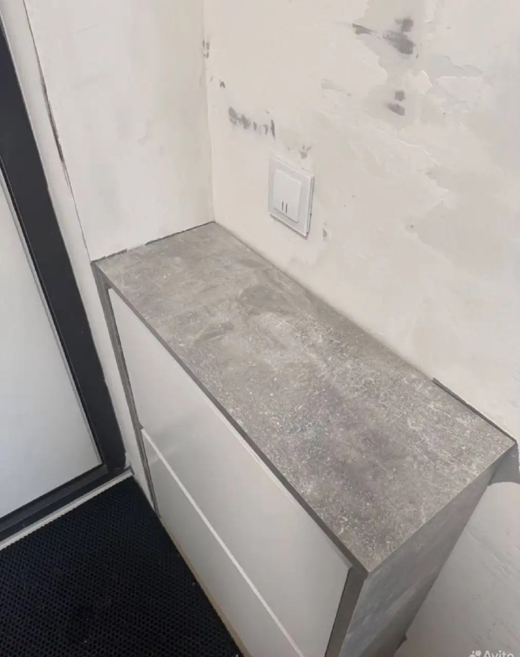 Стильная обувница в белом цвете с отделкой под бетон - Мебель (Для дома и дачи) в Мытищи