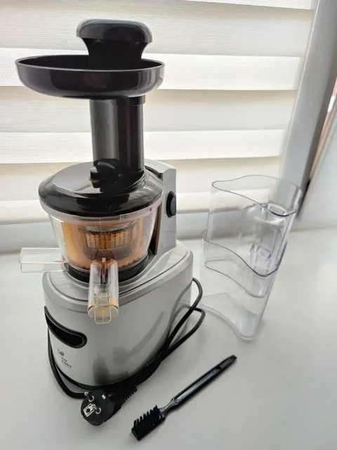 Соковыжималка шнековая в отличном состоянии - Инструменты в Королев