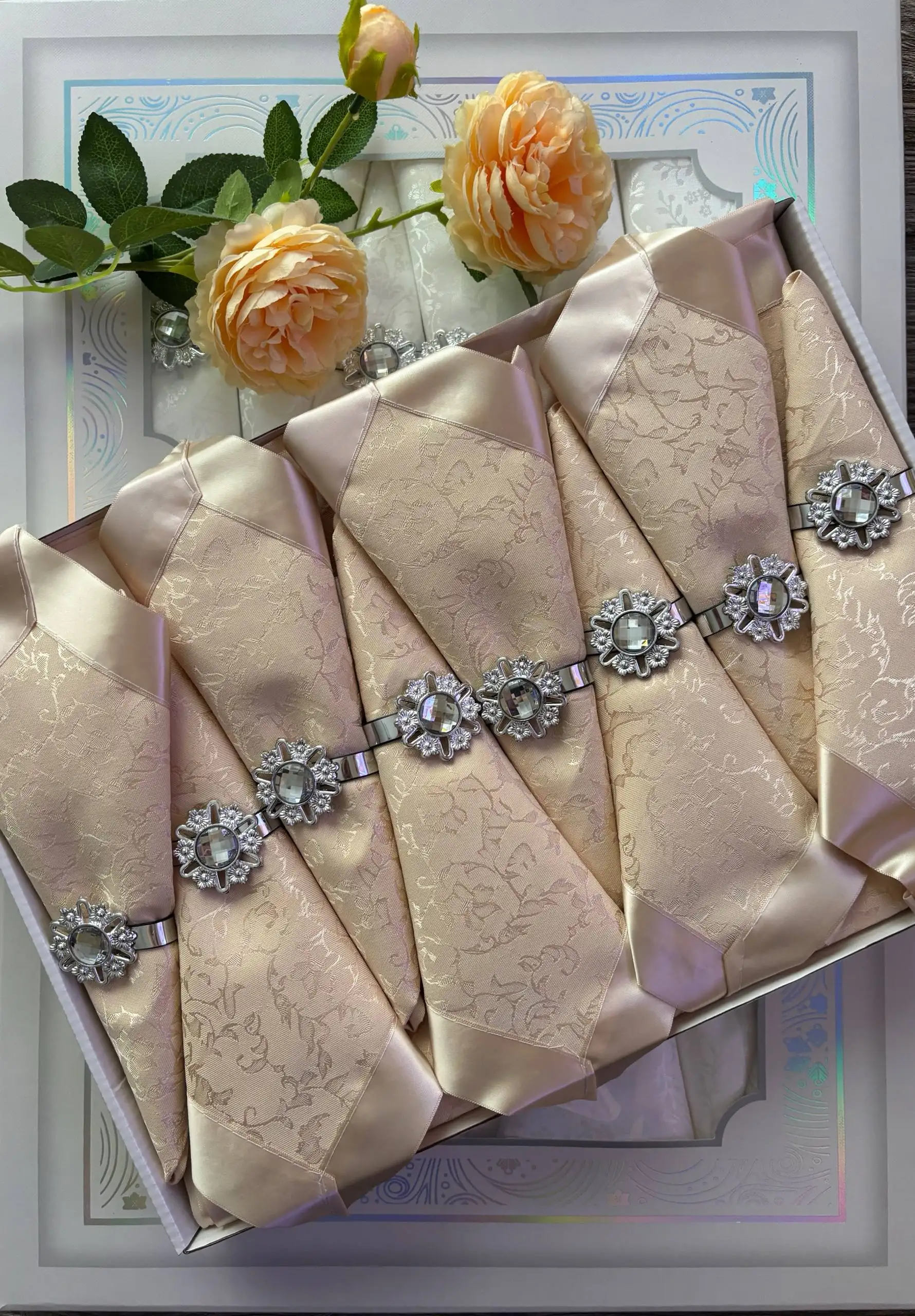 Скатерть с 8 салфетками в подарочной коробке - Текстиль (Для дома и дачи) в Мытищи