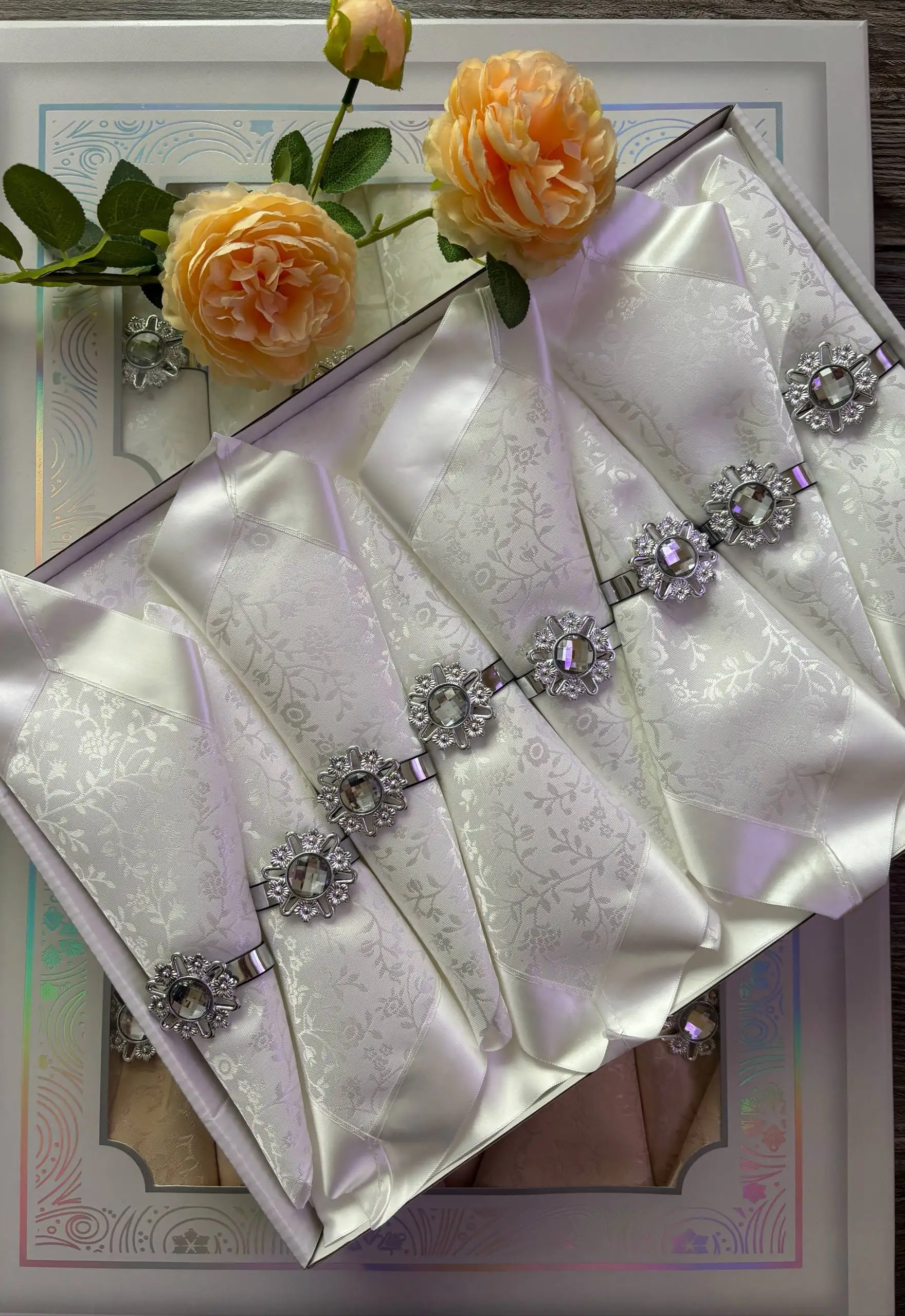 Скатерть с 8 салфетками в подарочной коробке - Текстиль (Для дома и дачи) в Мытищи