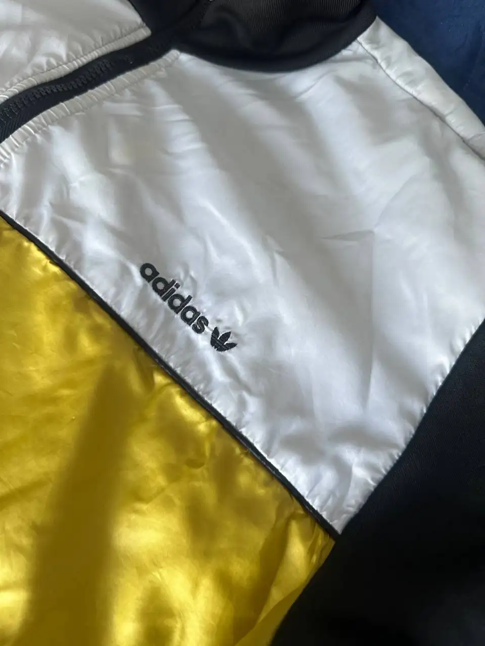 Олимпийка Adidas оригинал размер L с дефектом - Спортивная одежда (Одежда) в Мытищи