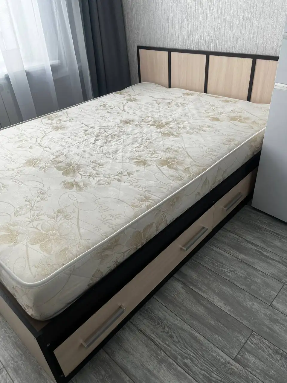 Продажа шкафа и кровати с матрасом - Мебель (Барахолка) в Мытищи