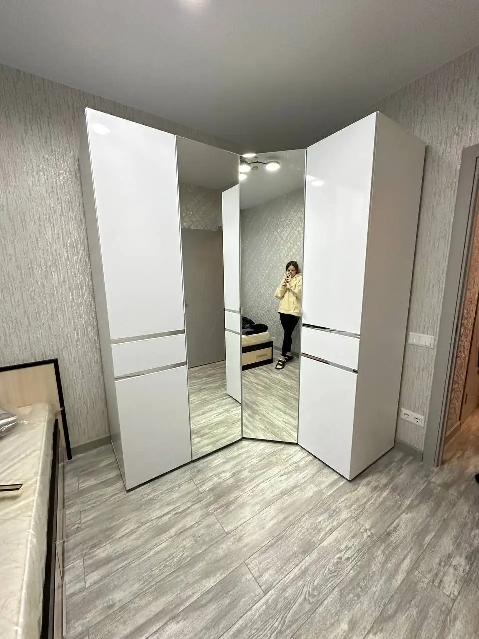 Продажа шкафа и кровати с матрасом - Мебель (Барахолка) в Мытищи