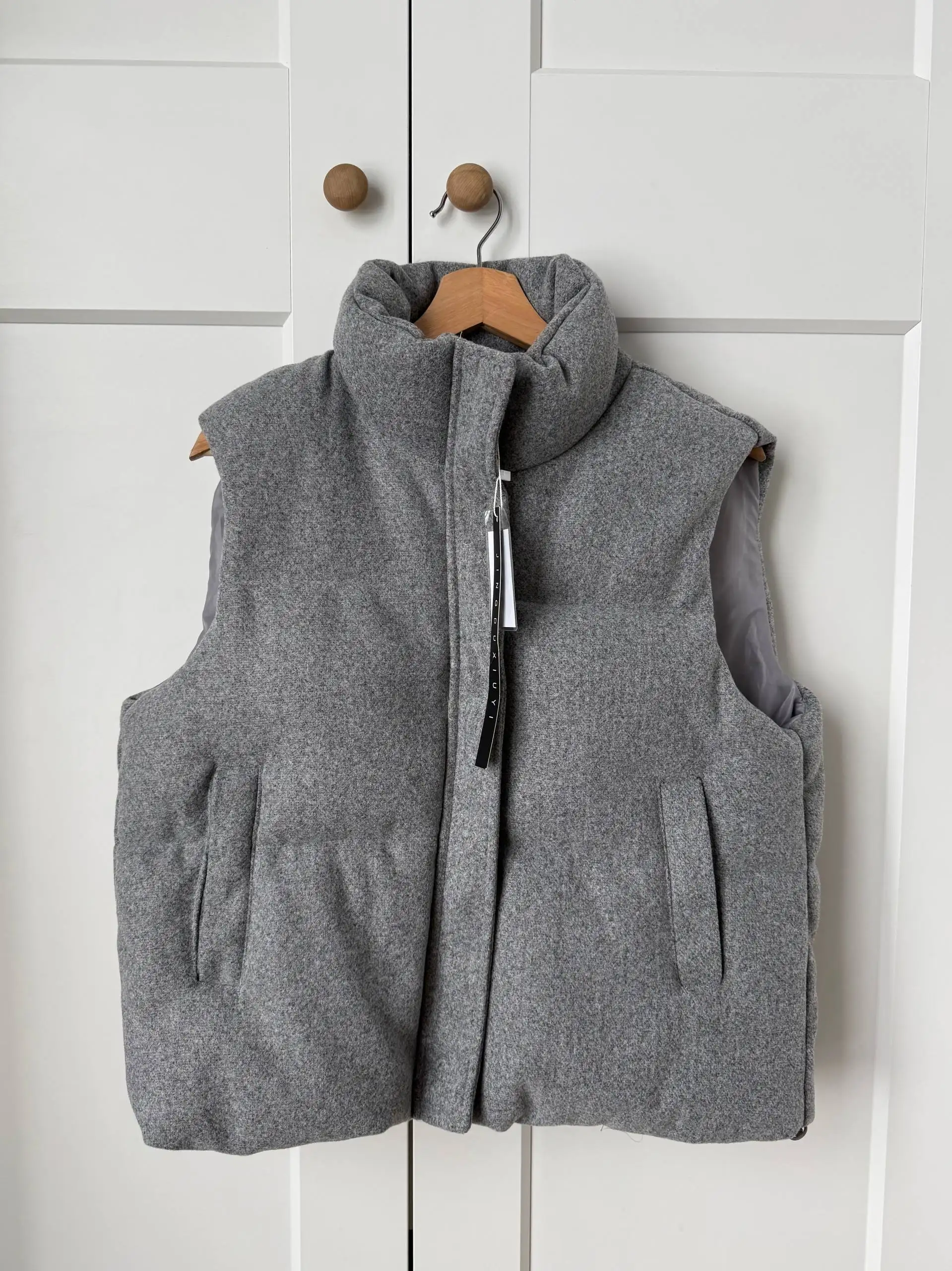 Утепленный жилет новый размер 44-46 - Верхняя одежда (Одежда) в Мытищи