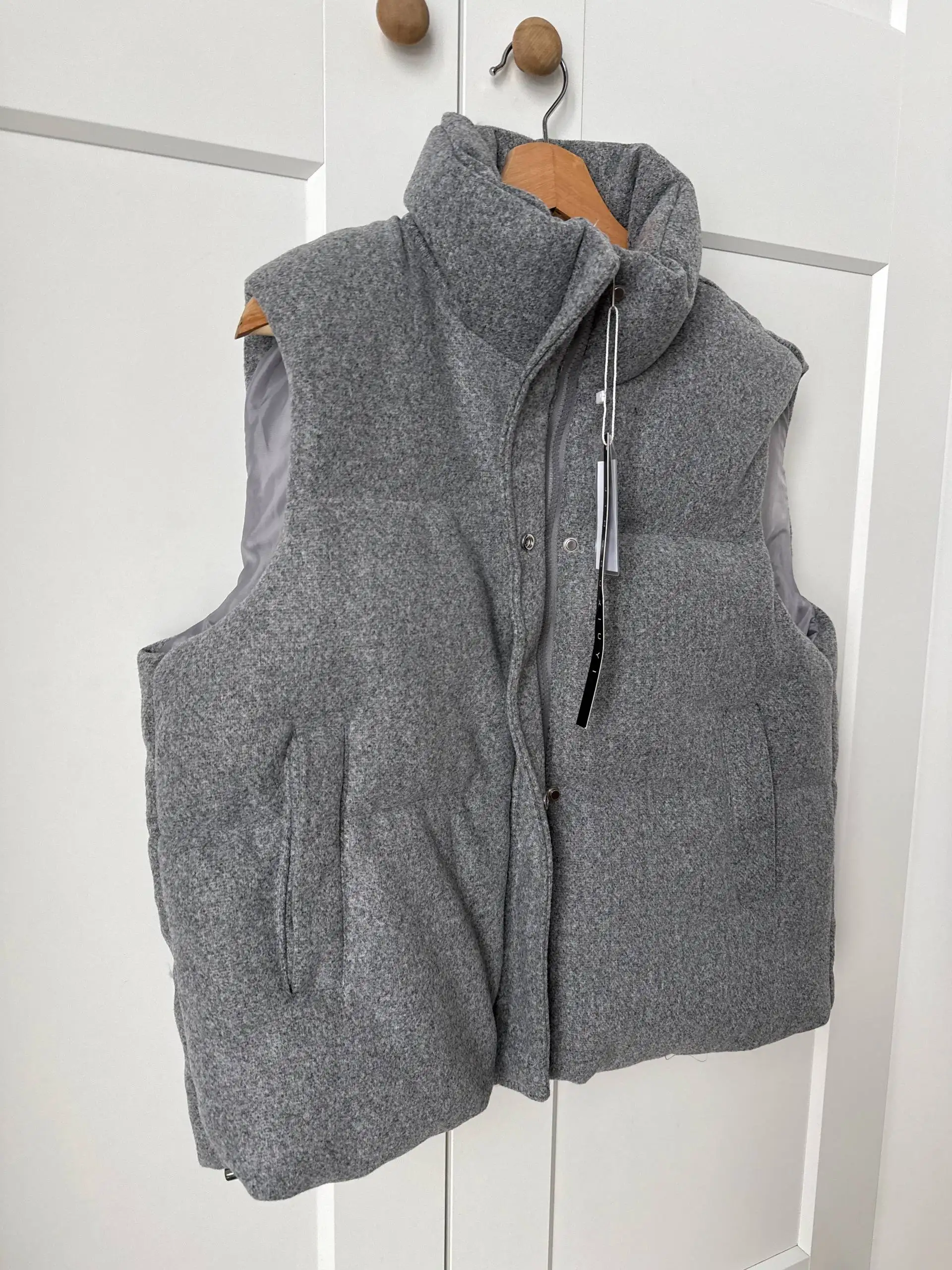 Утепленный жилет новый размер 44-46 - Верхняя одежда (Одежда) в Мытищи