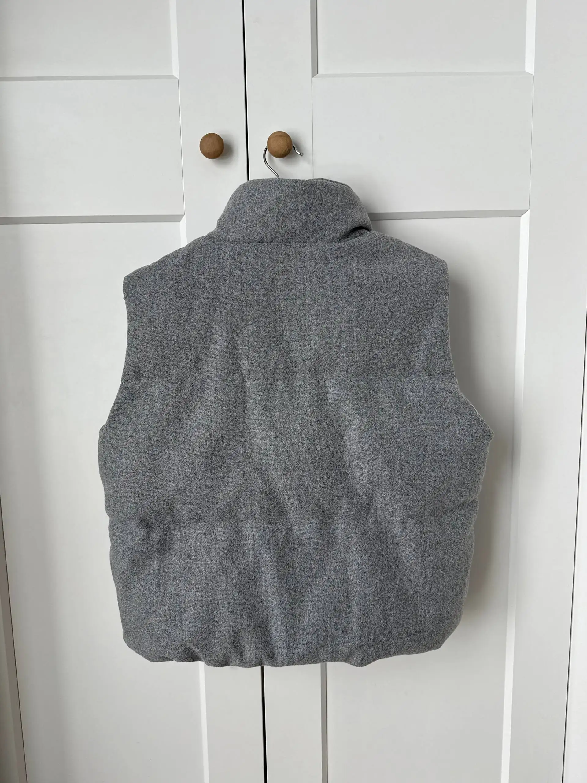 Утепленный жилет новый размер 44-46 - Верхняя одежда (Одежда) в Мытищи