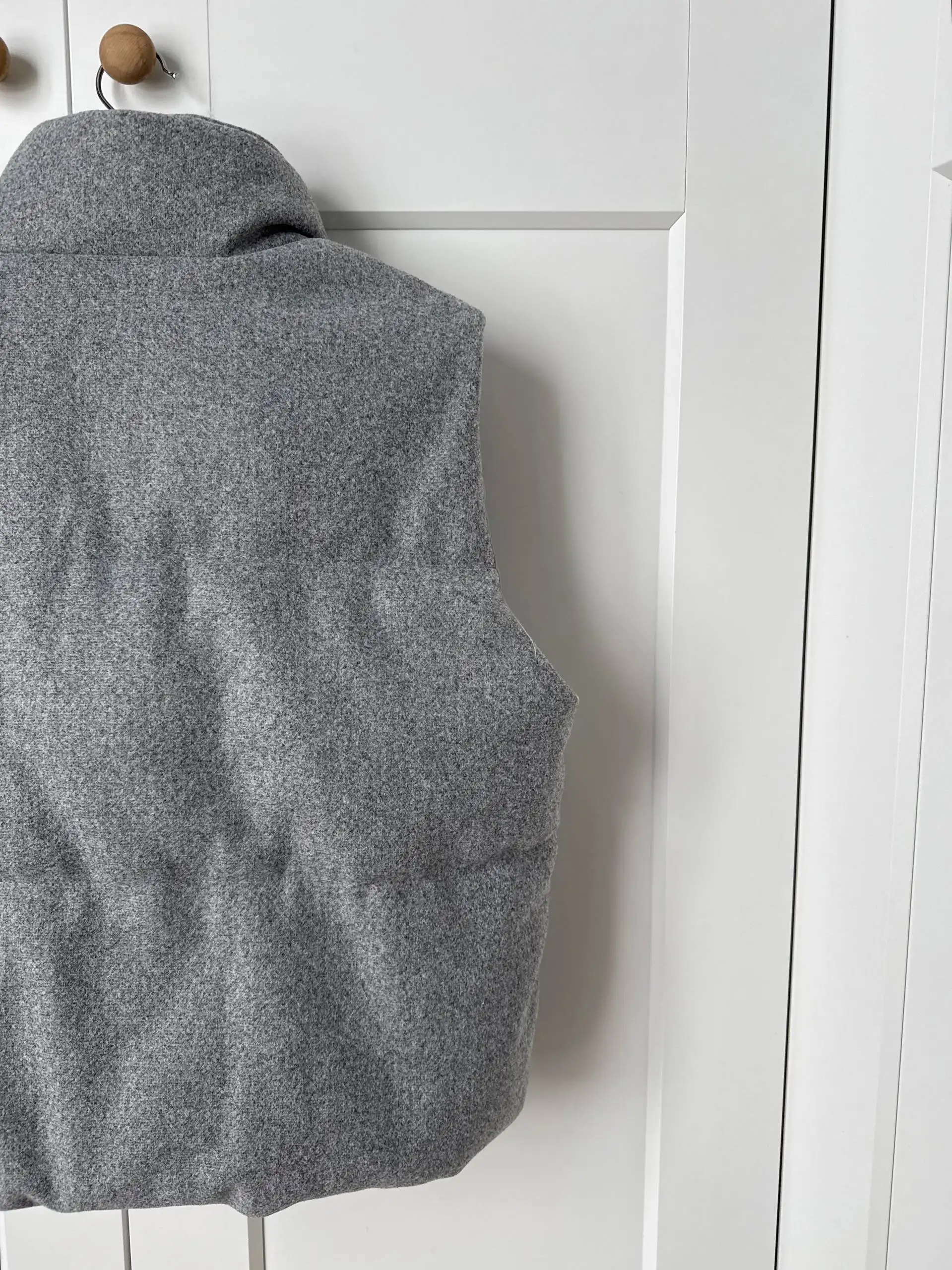 Утепленный жилет новый размер 44-46 - Верхняя одежда (Одежда) в Мытищи