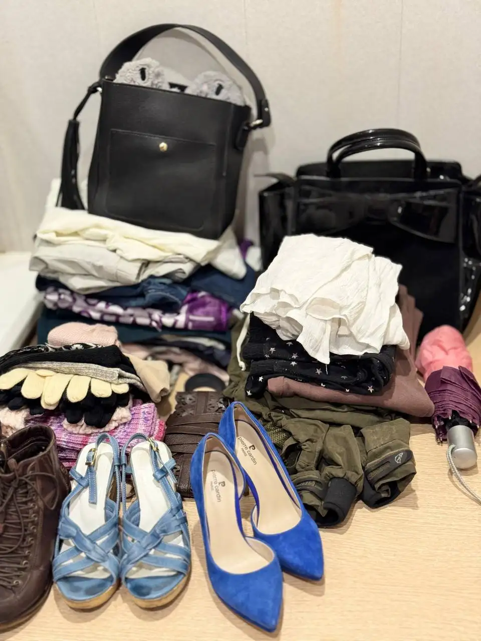 Коробка женских вещей на XS-S - Женская одежда (Одежда) в Мытищи