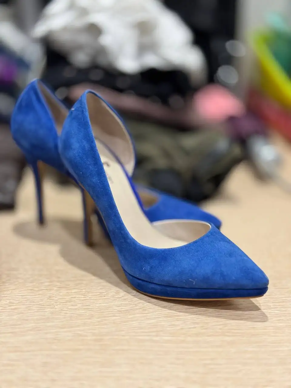 Отдам коробку вещей XS-S с обувью и аксессуарами - Барахолка в Мытищи