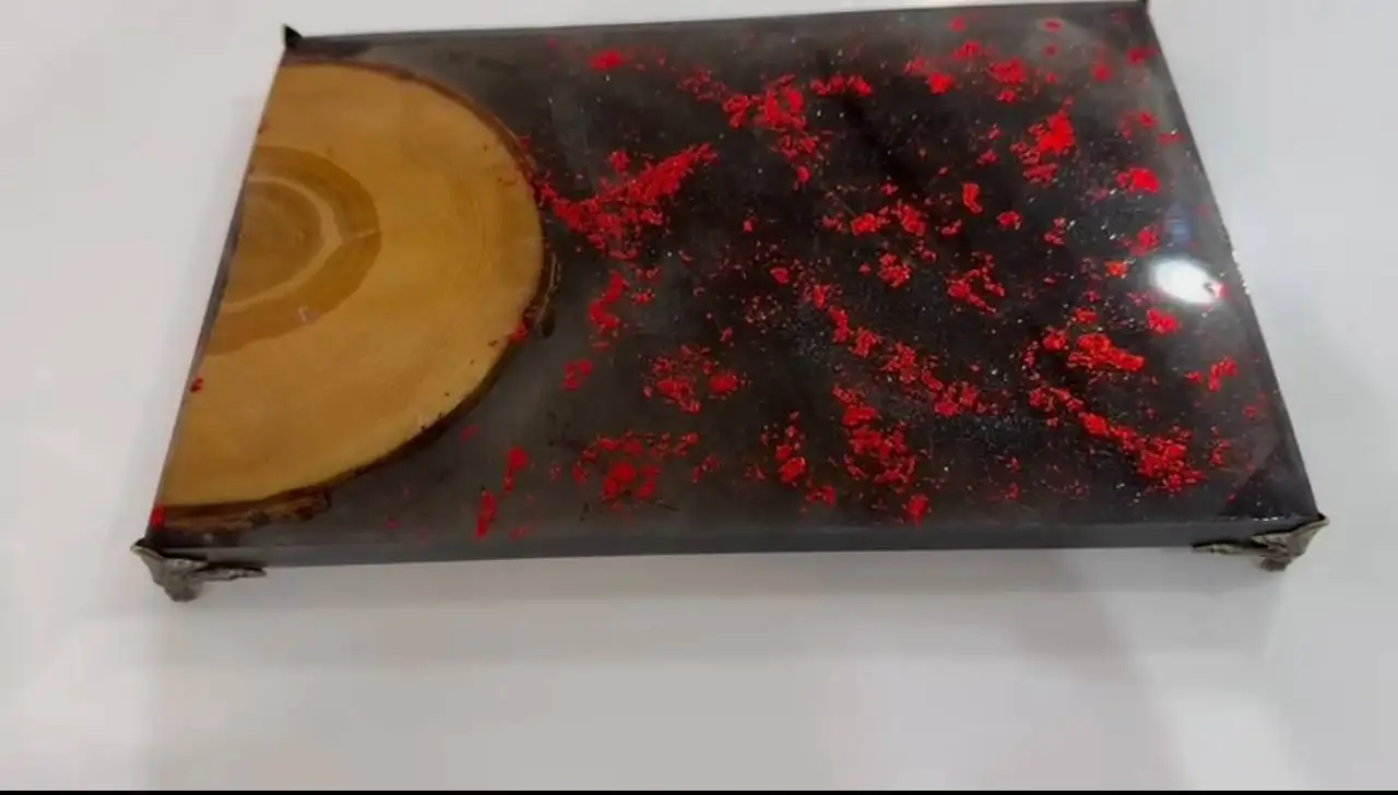 Столик из смолы с деревянным спилом в стиле лофт - Мебель (Барахолка) в Мытищи