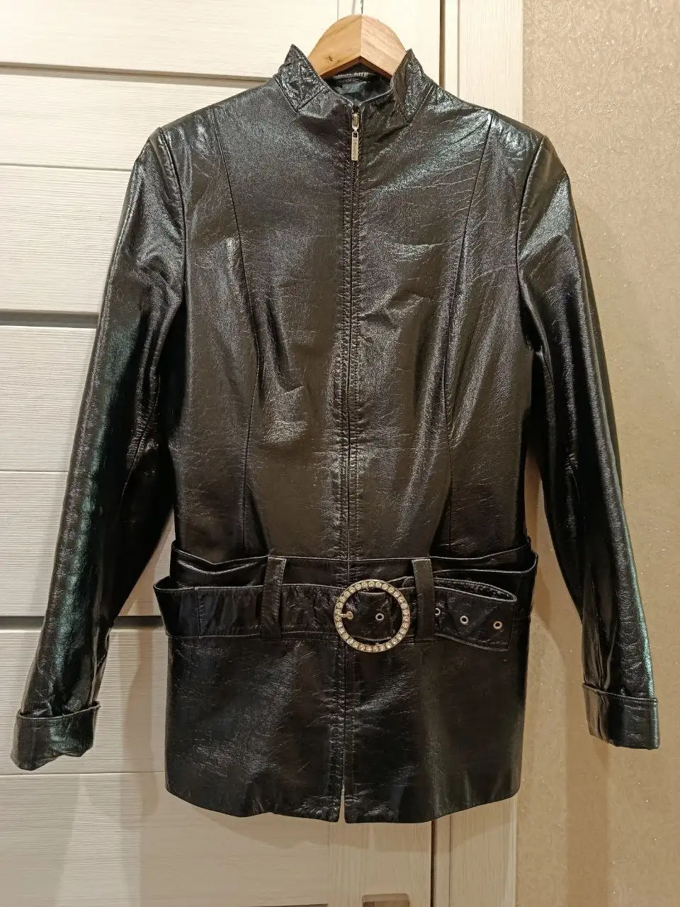 Куртка из натуральной лакированной кожи 42 размера - Верхняя одежда (Одежда) в Мытищи