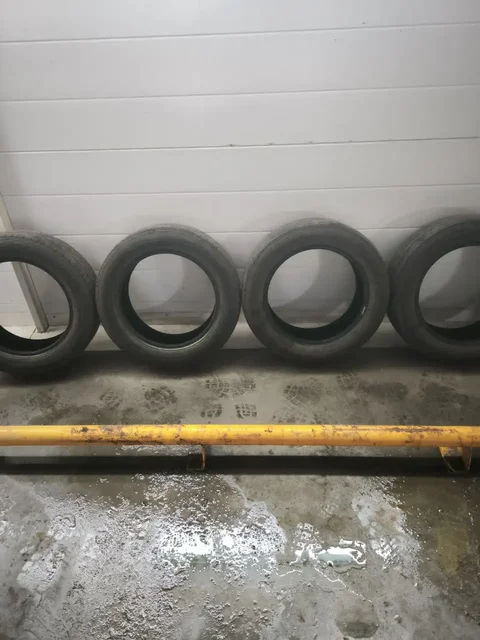 Продажа 4 шин Dunlop SP Sport LM704 215/60/R17 - Аксессуары для авто в Мытищи