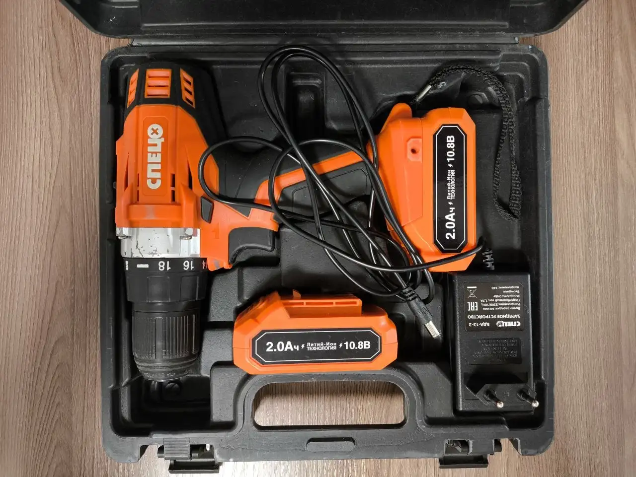 Шуруповёрт Б/У в хорошем состоянии с кейсом и аккумуляторами - Инструменты (Барахолка) в Мытищи