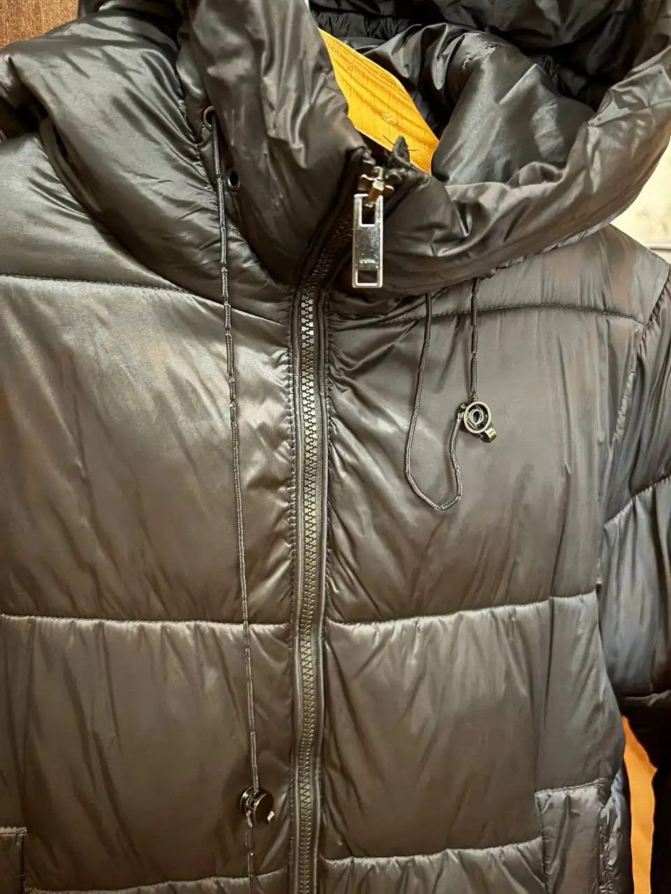 Женский пуховик Ostin с дефектом - Верхняя одежда (Одежда) в Мытищи