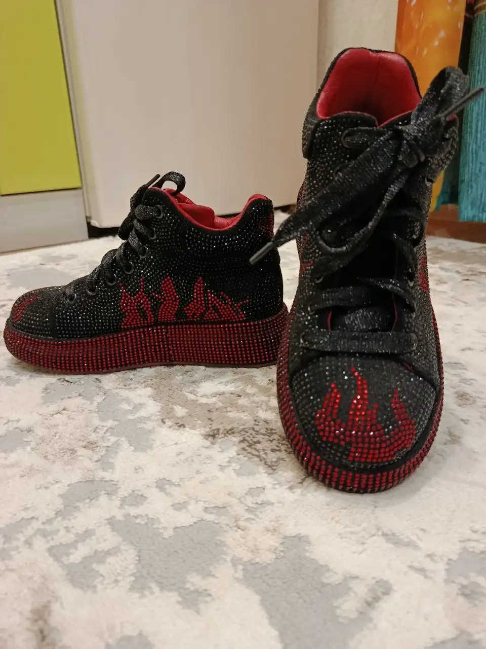 Нарядные кроссовки 36 размер, состояние как новое - Барахолка в Мытищи