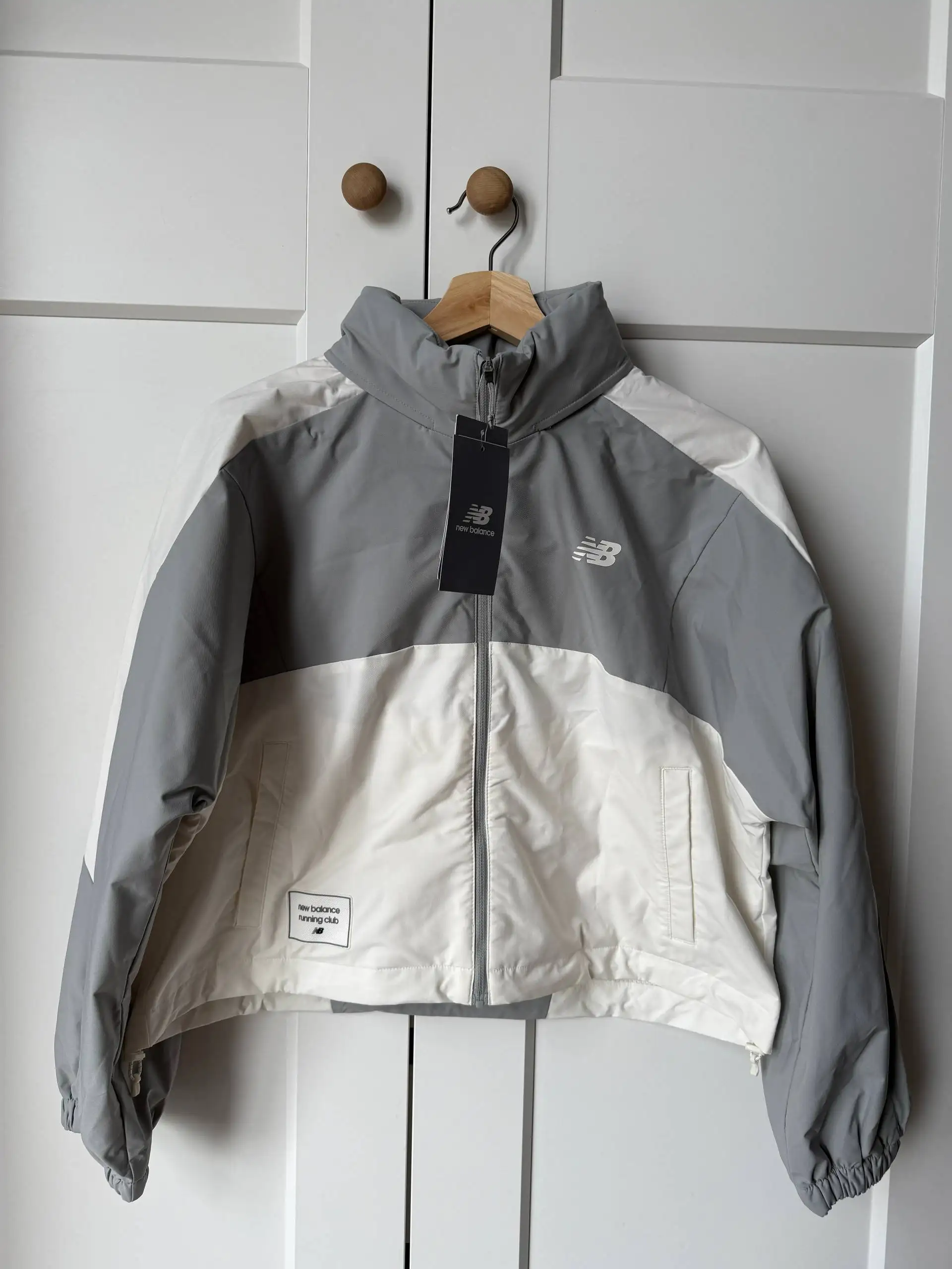 Ветровка женская New Balance новая оригинальная - Верхняя одежда (Одежда) в Мытищи
