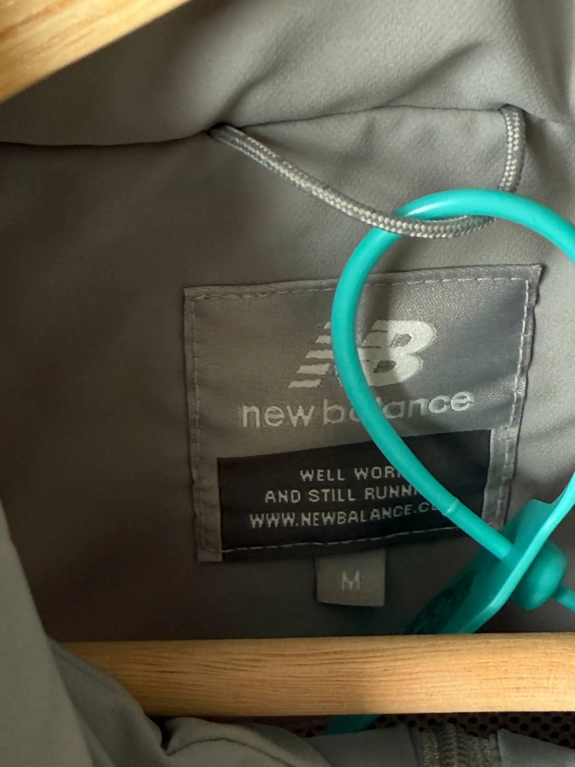 Ветровка женская New Balance новая оригинальная - Верхняя одежда (Одежда) в Мытищи