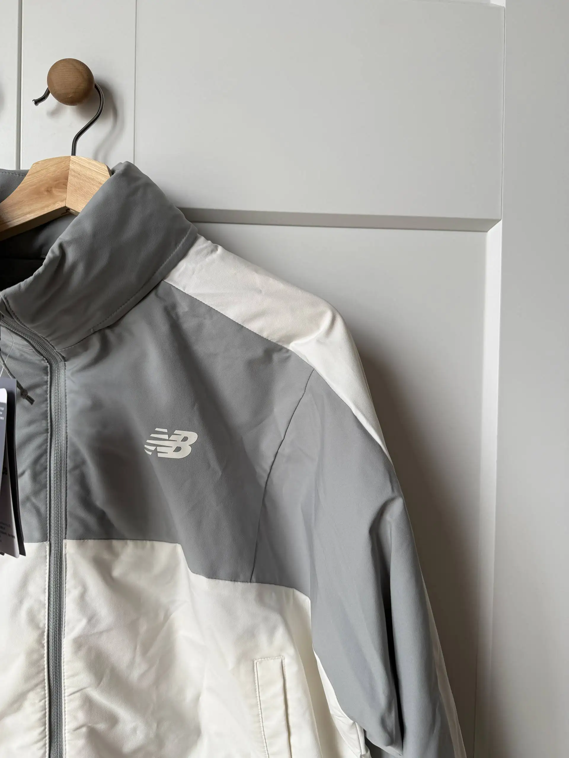 Ветровка женская New Balance новая оригинальная - Верхняя одежда (Одежда) в Мытищи