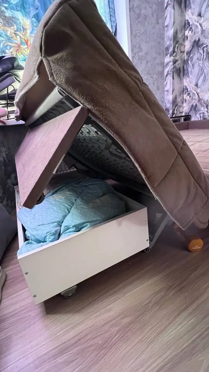 Продажа дивана-кровати с механизмом аккордеон - Мебель (Для дома и дачи) в Мытищи